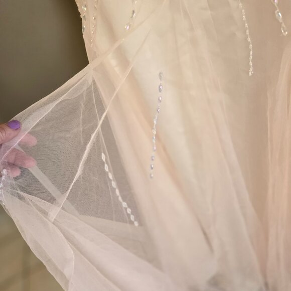 Prom gown or bridal gown. - Picture 3 of 11